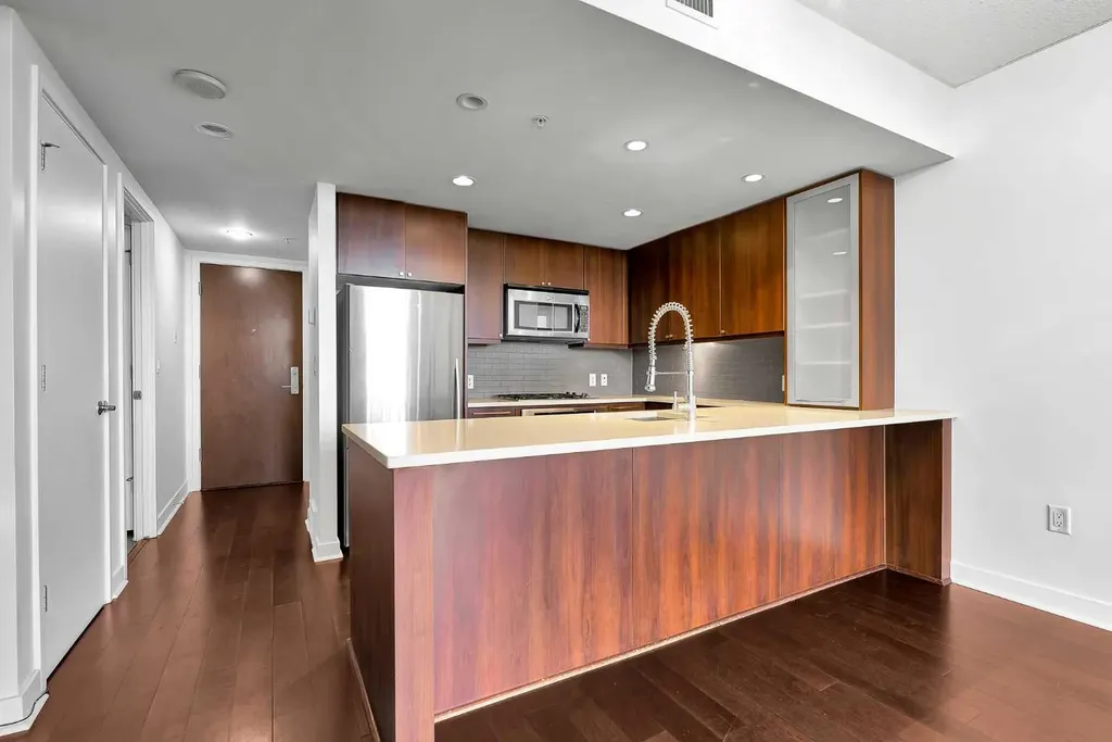 1118 12 Avenue SW Calgary AB T2R0X4