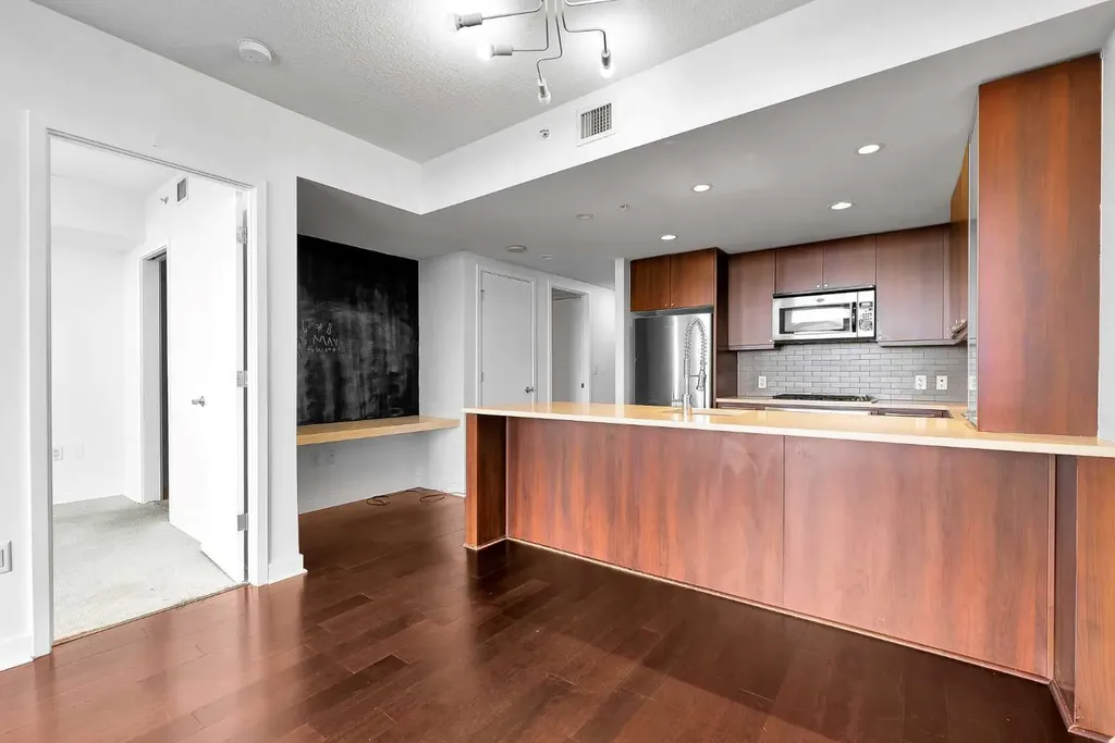 1118 12 Avenue SW Calgary AB T2R0X4