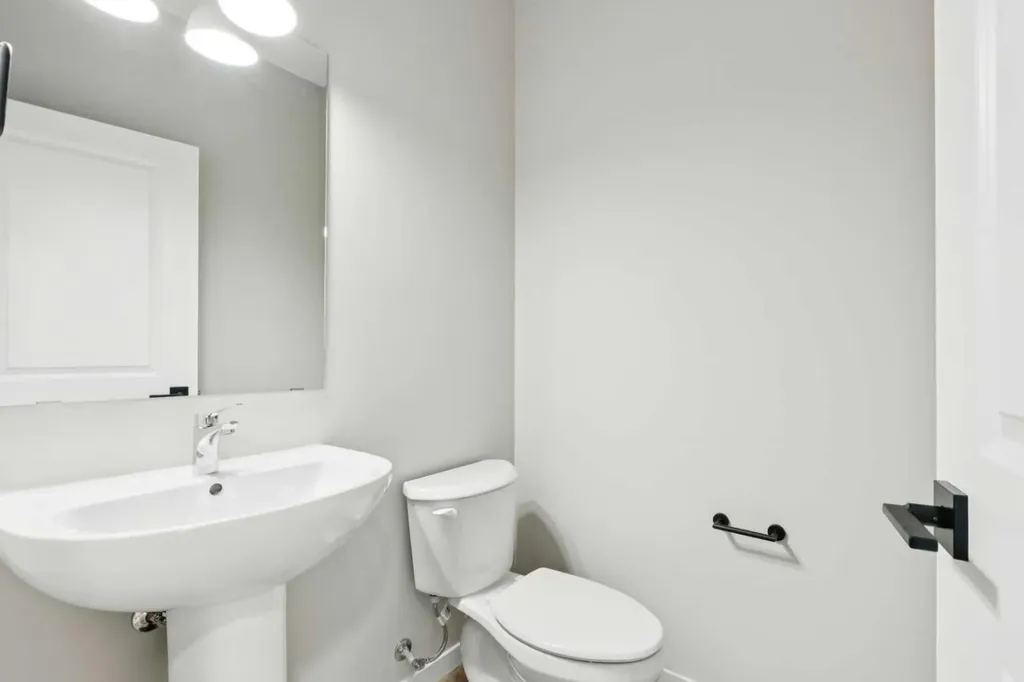 302 Hotchkiss Common SE Calgary AB T3S 0N5