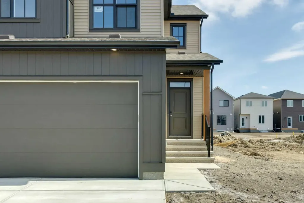 302 Hotchkiss Common SE Calgary AB T3S 0N5
