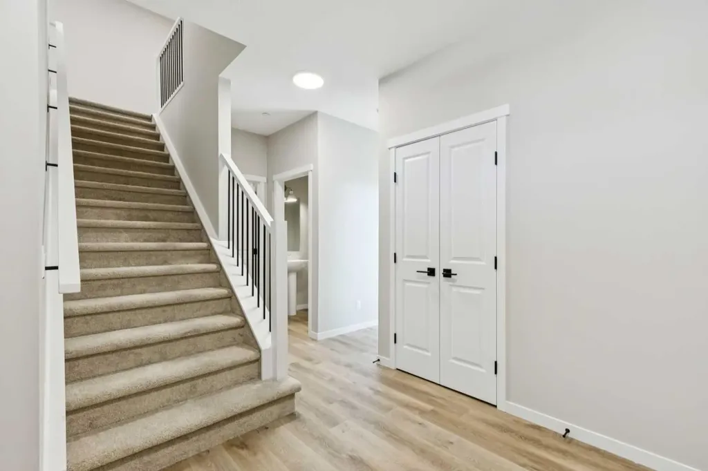 302 Hotchkiss Common SE Calgary AB T3S 0N5