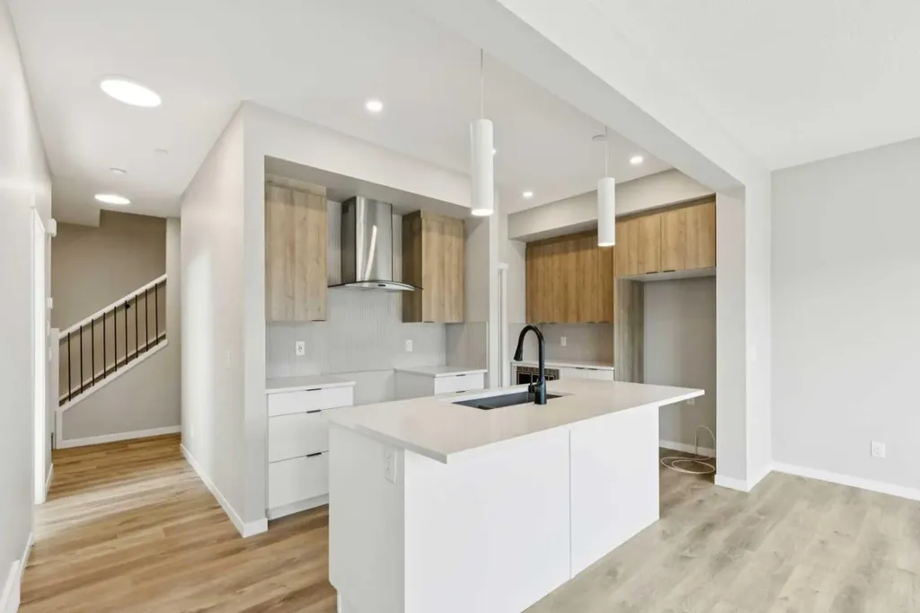 302 Hotchkiss Common SE Calgary AB T3S 0N5
