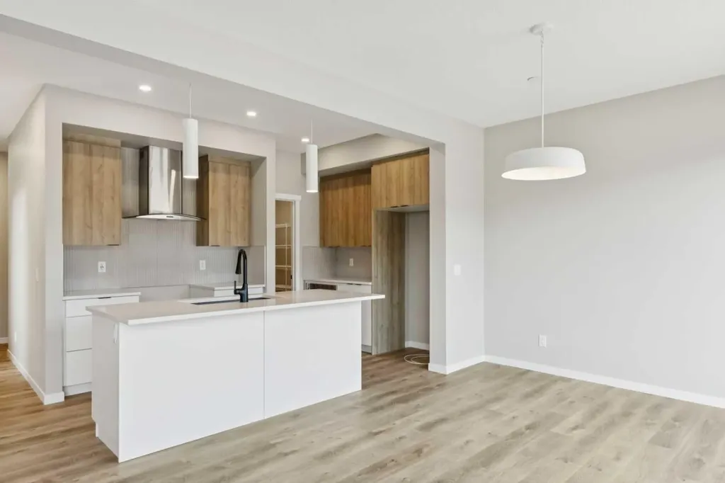302 Hotchkiss Common SE Calgary AB T3S 0N5