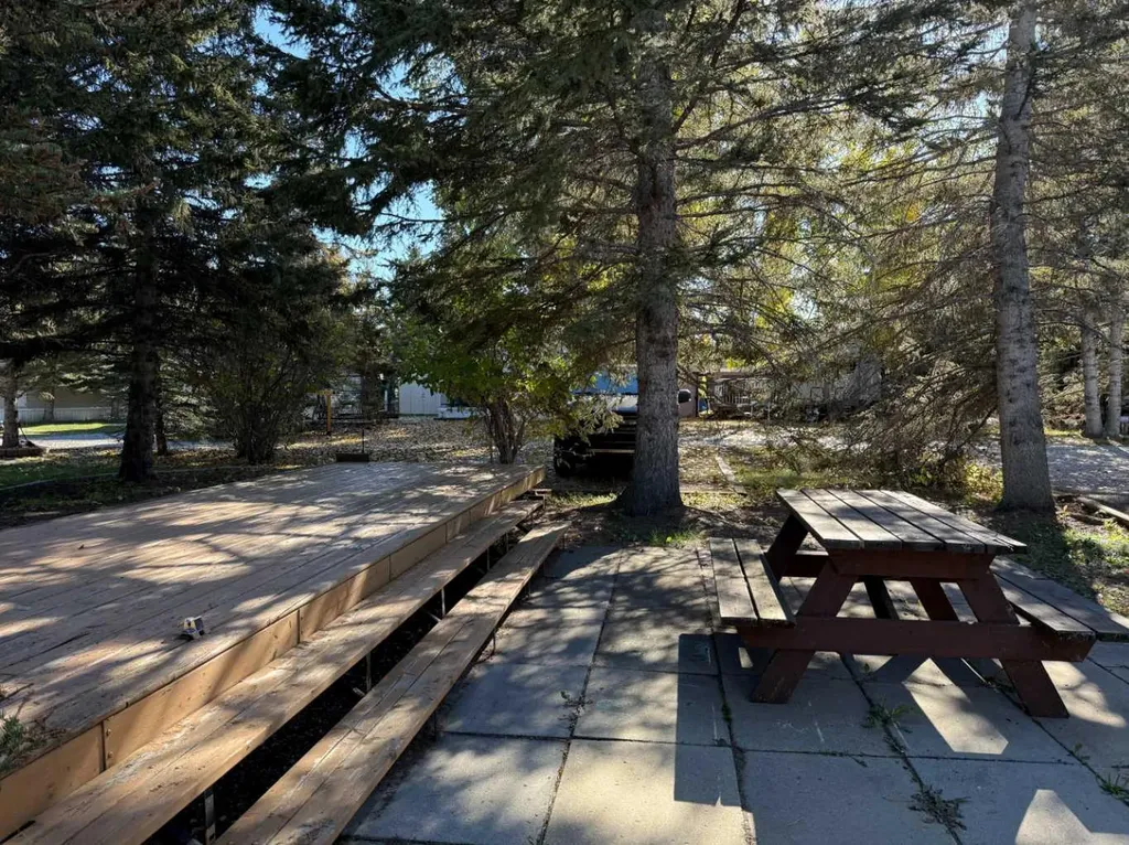 5230 27 Highway Rural Mountain View County AB T0M1X0