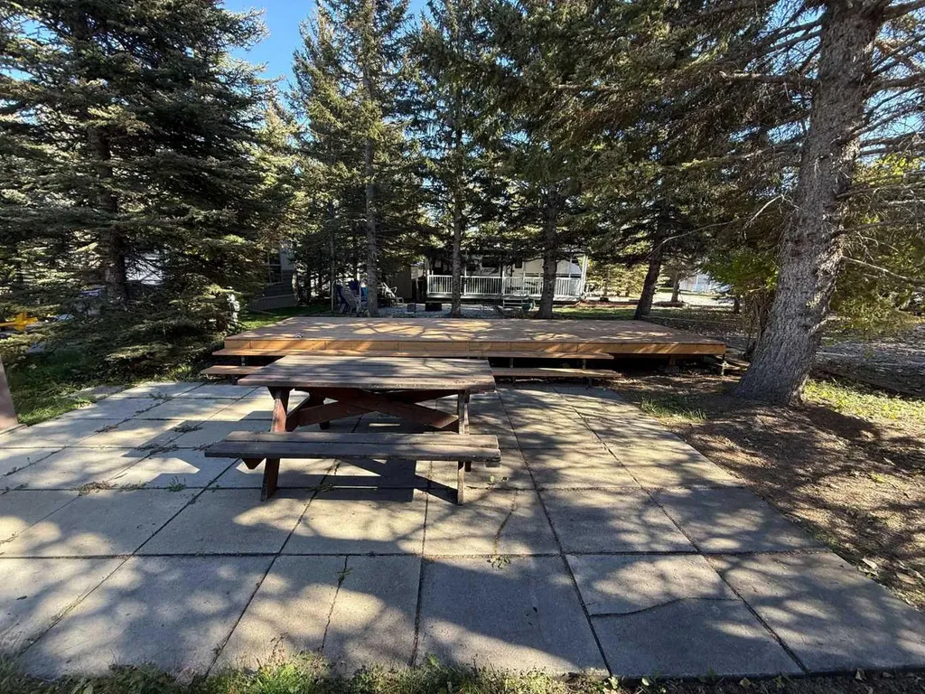 5230 27 Highway Rural Mountain View County AB T0M1X0