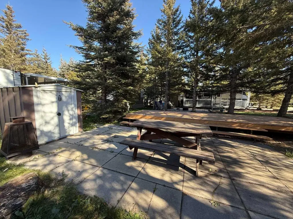 5230 27 Highway Rural Mountain View County AB T0M1X0