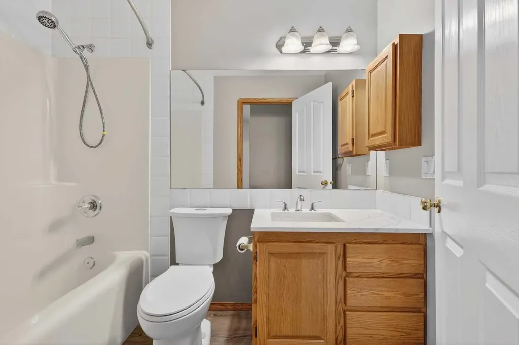 106 Cambridge Glen Drive Strathmore AB T1P 1W1