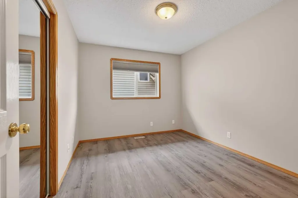 106 Cambridge Glen Drive Strathmore AB T1P 1W1