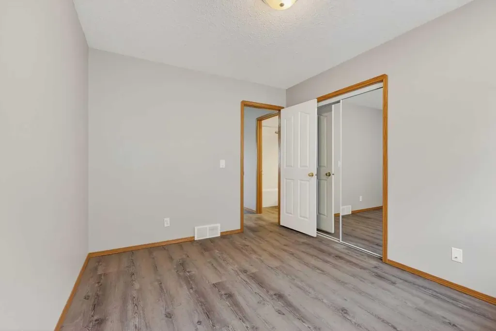 106 Cambridge Glen Drive Strathmore AB T1P 1W1