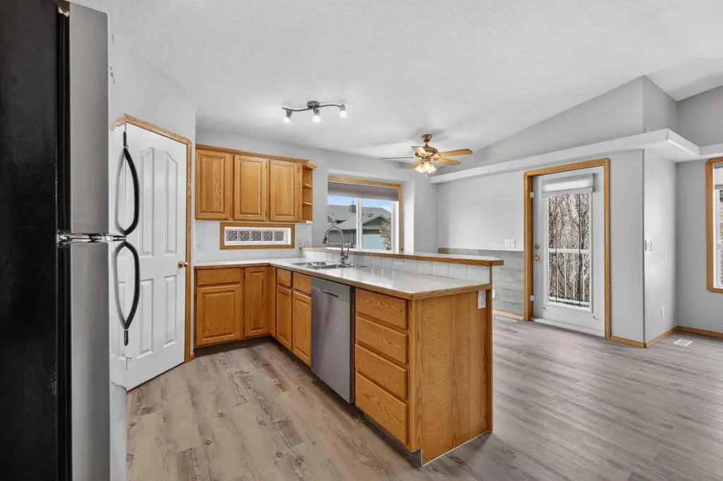 106 Cambridge Glen Drive Strathmore AB T1P 1W1
