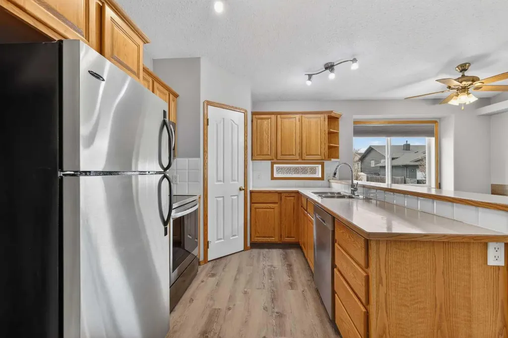 106 Cambridge Glen Drive Strathmore AB T1P 1W1