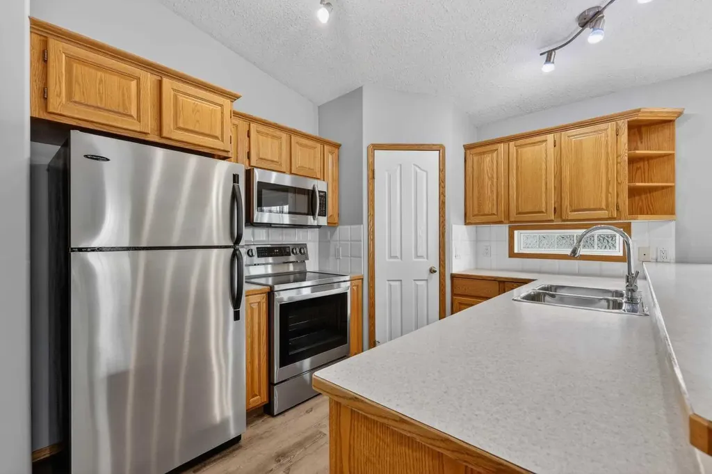 106 Cambridge Glen Drive Strathmore AB T1P 1W1