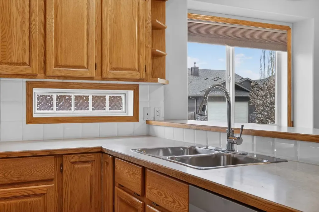 106 Cambridge Glen Drive Strathmore AB T1P 1W1