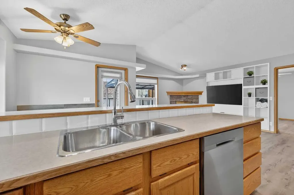 106 Cambridge Glen Drive Strathmore AB T1P 1W1
