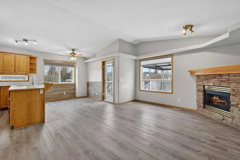 106 Cambridge Glen Drive Strathmore AB T1P 1W1