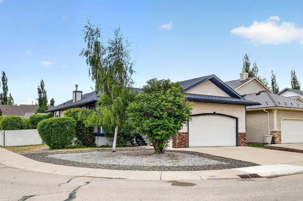 106 Cambridge Glen Drive Strathmore AB T1P 1W1