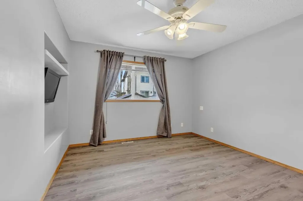 106 Cambridge Glen Drive Strathmore AB T1P 1W1