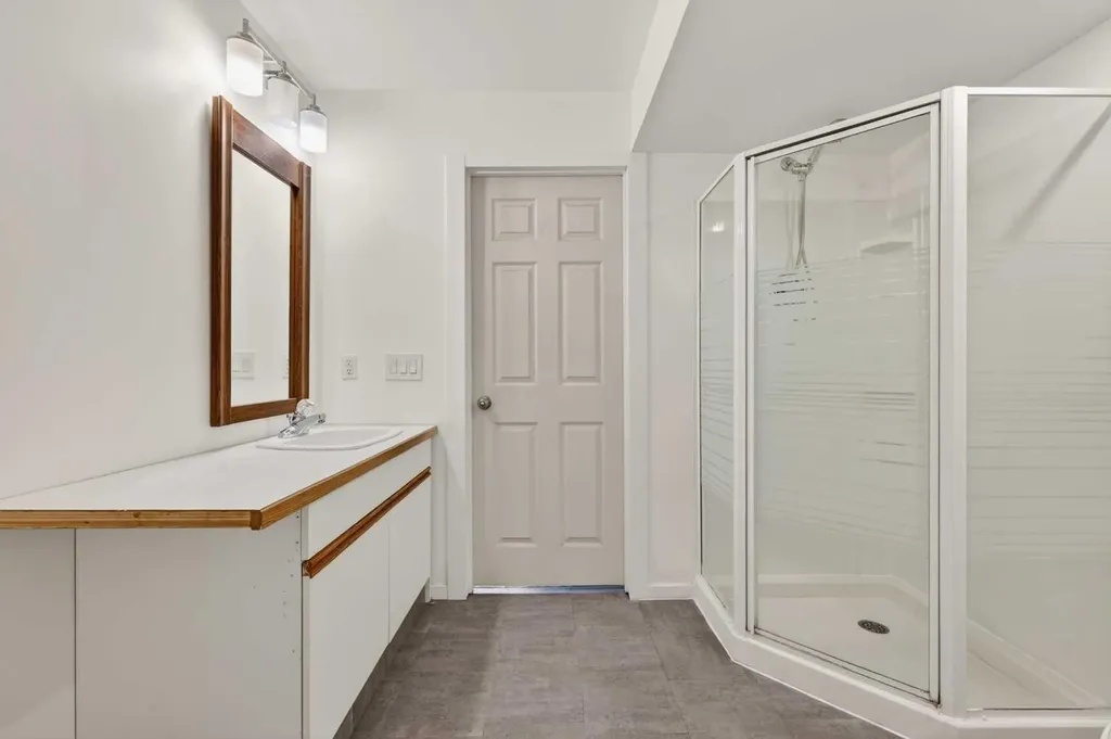 106 Cambridge Glen Drive Strathmore AB T1P 1W1