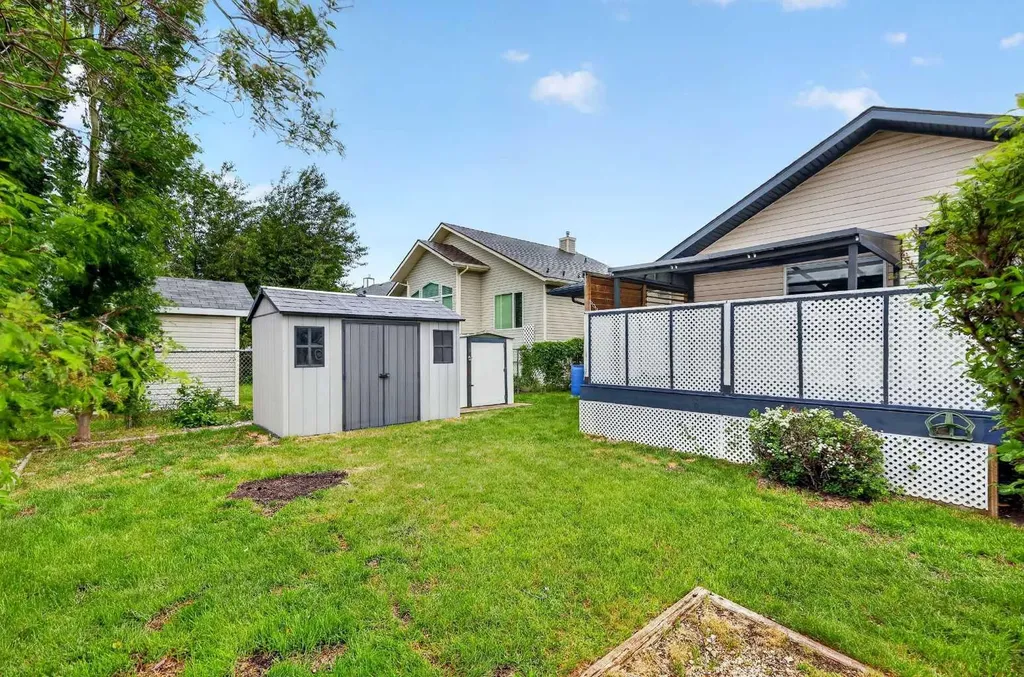 106 Cambridge Glen Drive Strathmore AB T1P 1W1