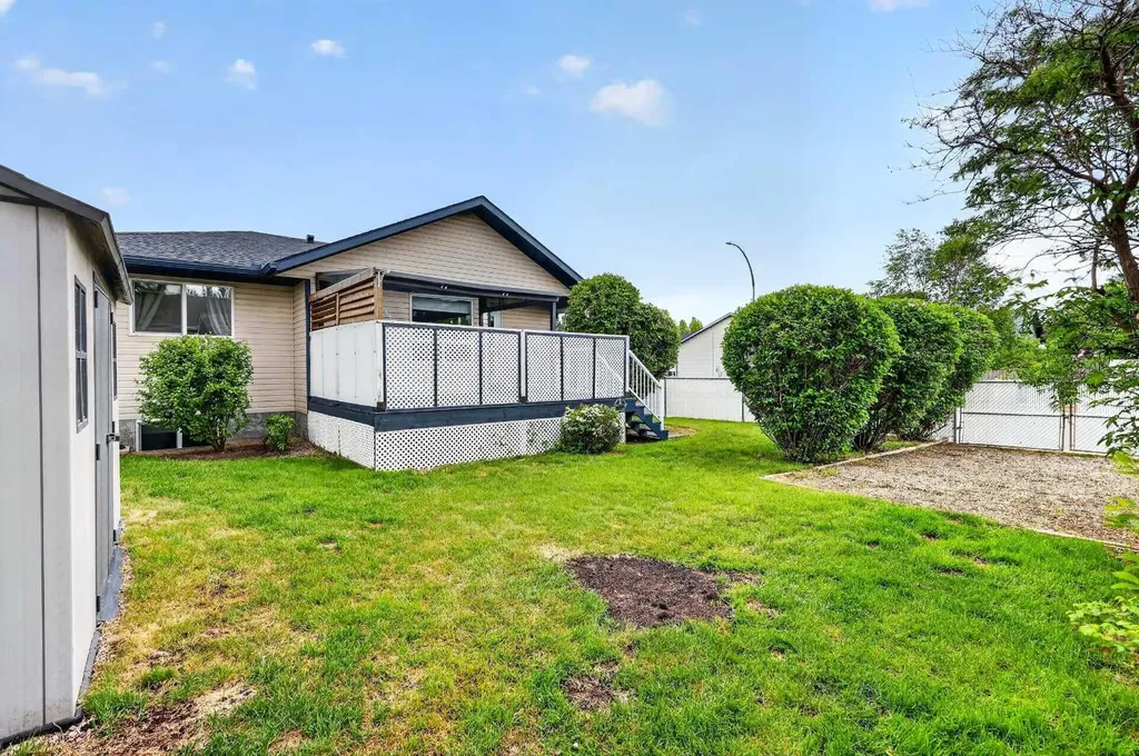 106 Cambridge Glen Drive Strathmore AB T1P 1W1