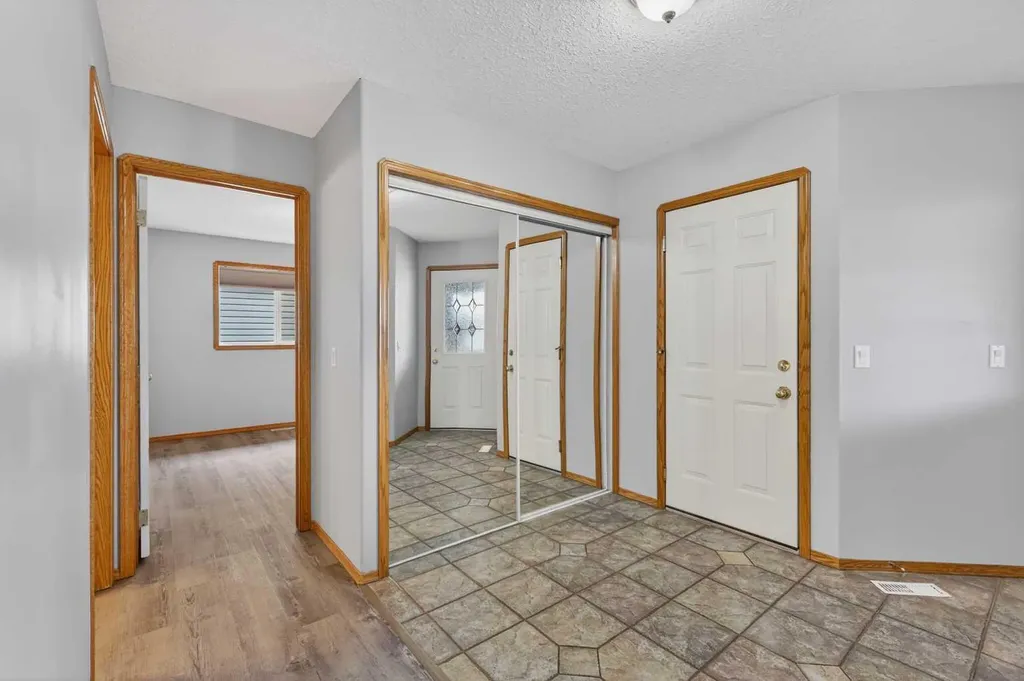 106 Cambridge Glen Drive Strathmore AB T1P 1W1