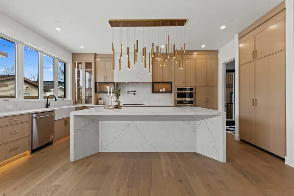 1910 Broadview Road NW Calgary AB T2N 3H7
