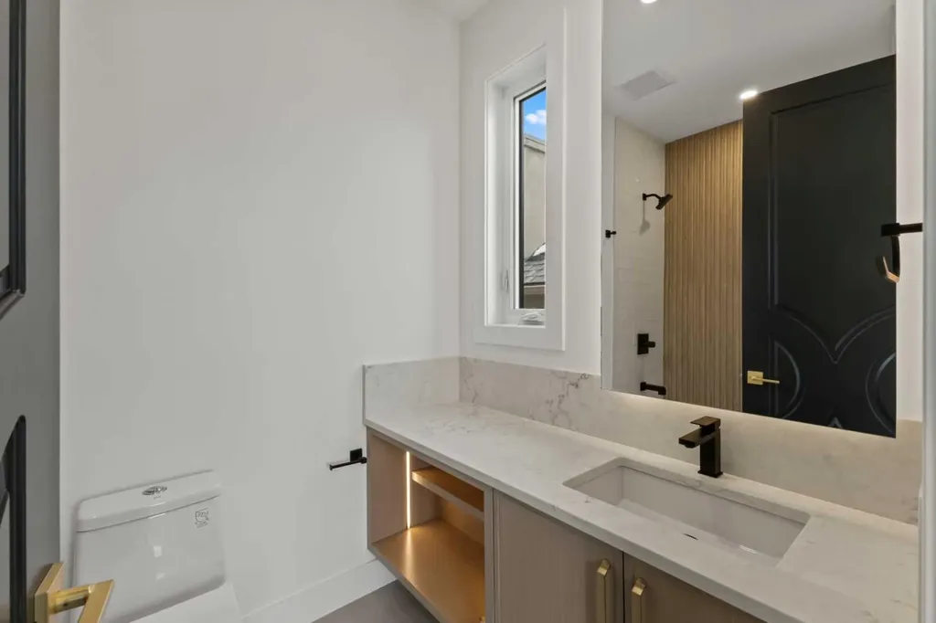 1910 Broadview Road NW Calgary AB T2N 3H7