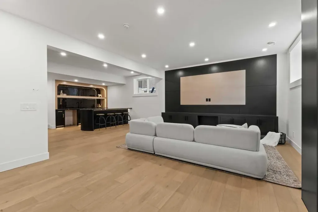 1910 Broadview Road NW Calgary AB T2N 3H7