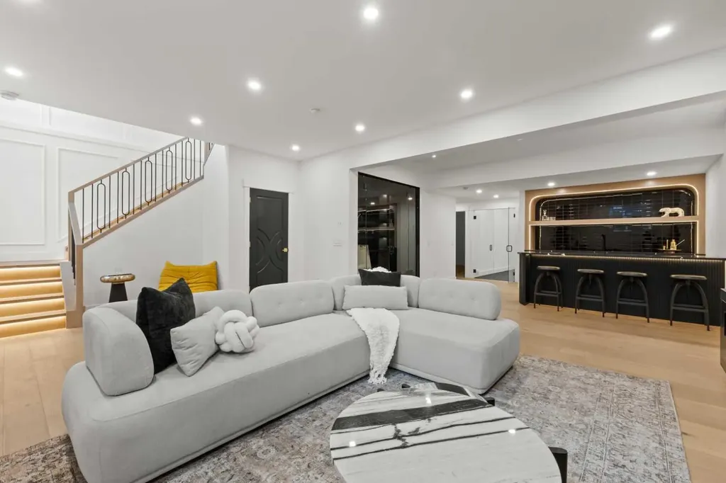 1910 Broadview Road NW Calgary AB T2N 3H7