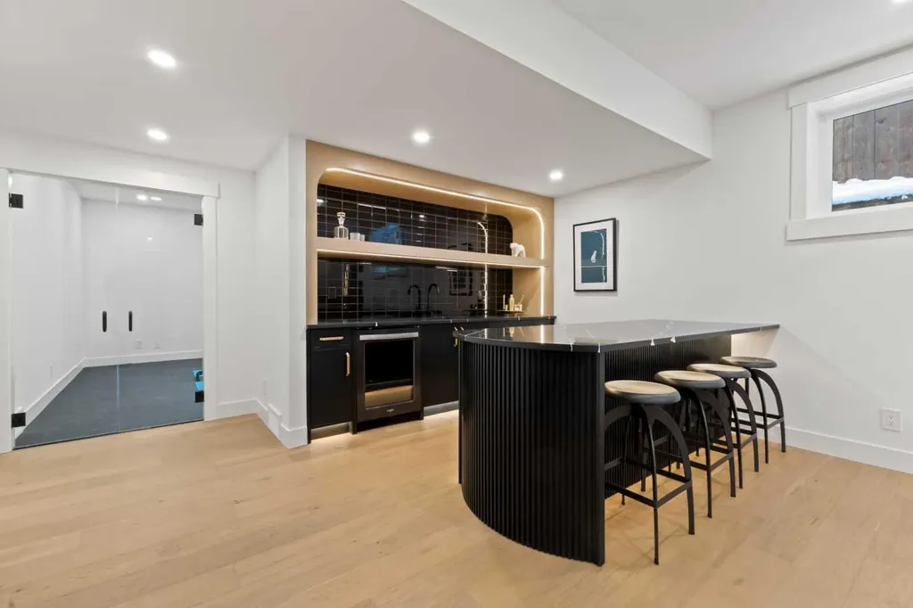 1910 Broadview Road NW Calgary AB T2N 3H7