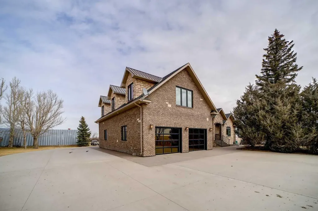 224010 Twp Road 9-2 Rural Lethbridge County AB T0L0V1