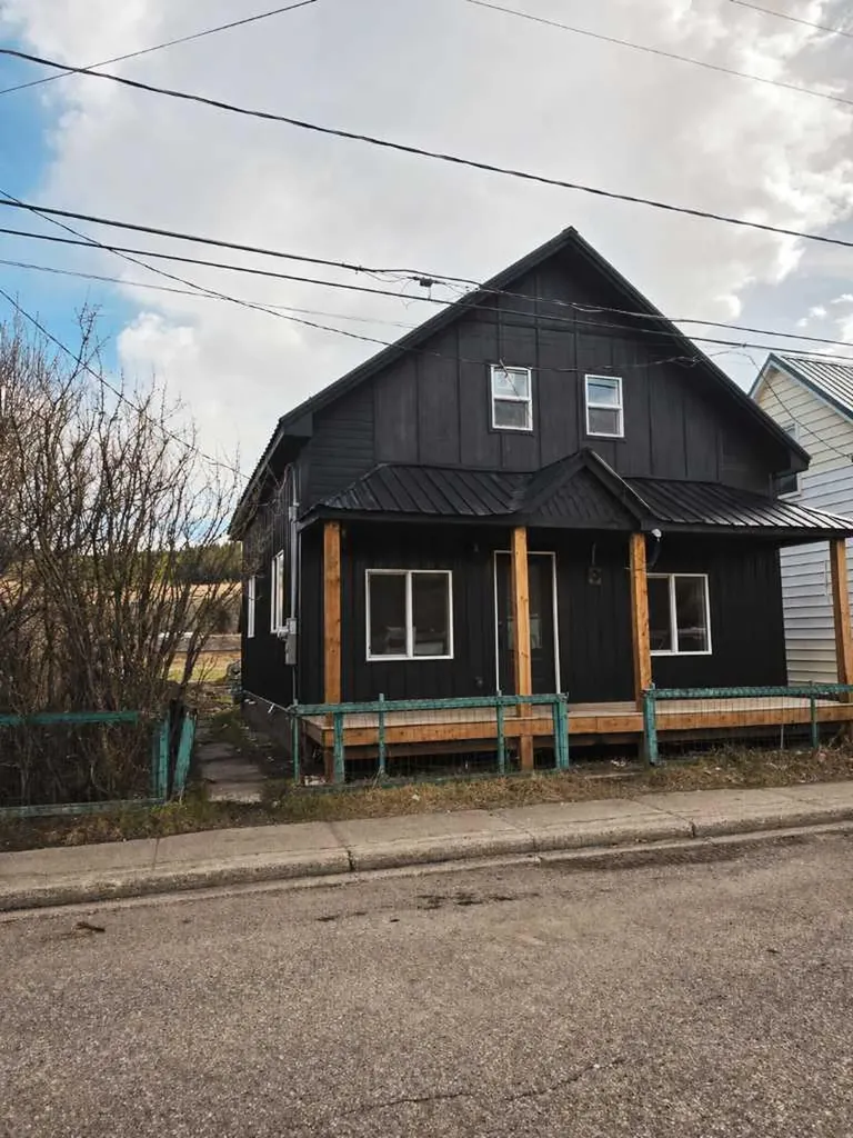 7022 17 Avenue N Coleman AB T0K0M0