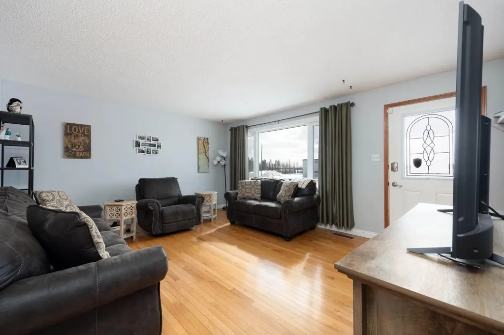 100 Christina Drive Anzac AB T0P 1J0