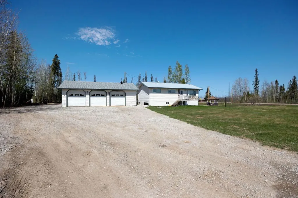 100 Christina Drive Anzac AB T0P 1J0