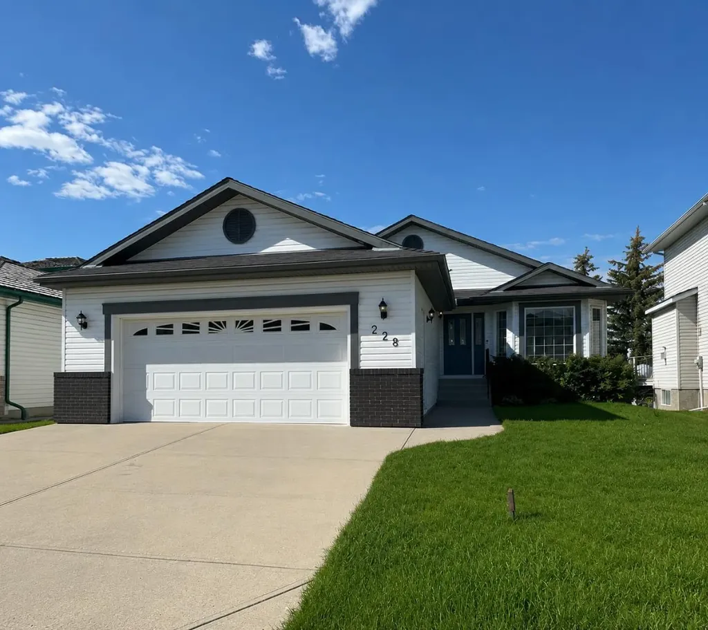 228 Woodside Crescent NW Airdrie AB T4B 2G8