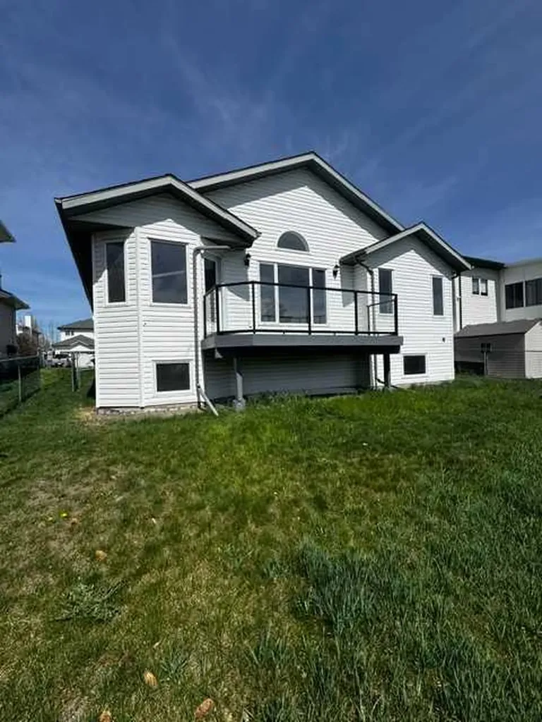 228 Woodside Crescent NW Airdrie AB T4B 2G8