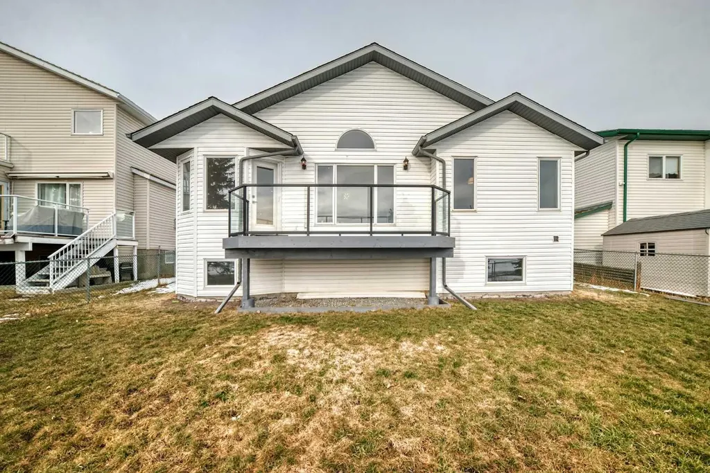 228 Woodside Crescent NW Airdrie AB T4B 2G8
