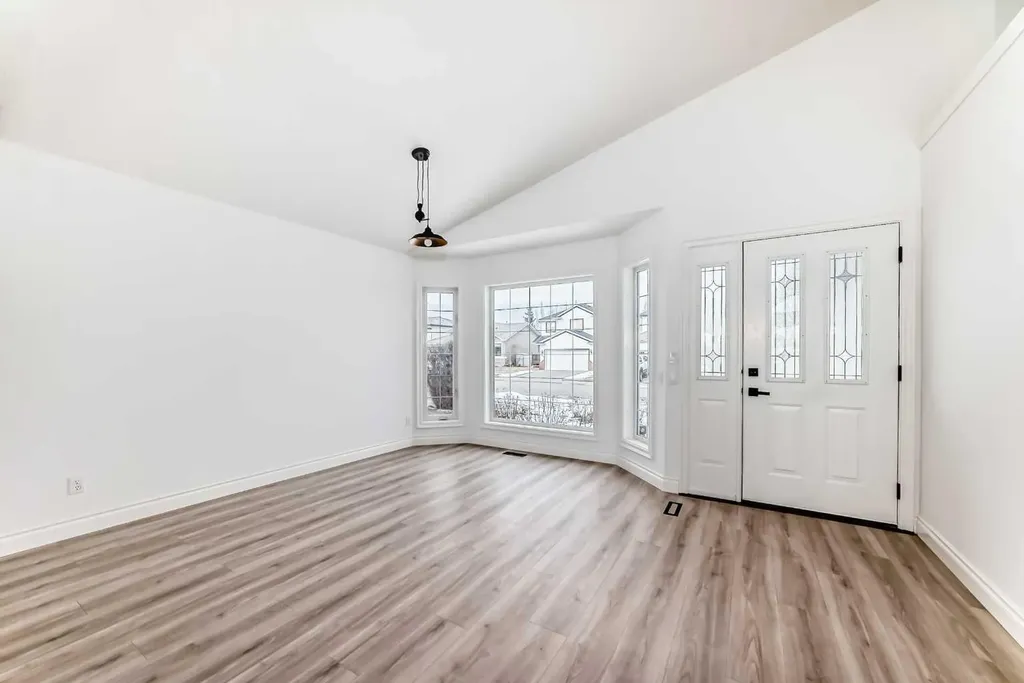 228 Woodside Crescent NW Airdrie AB T4B 2G8