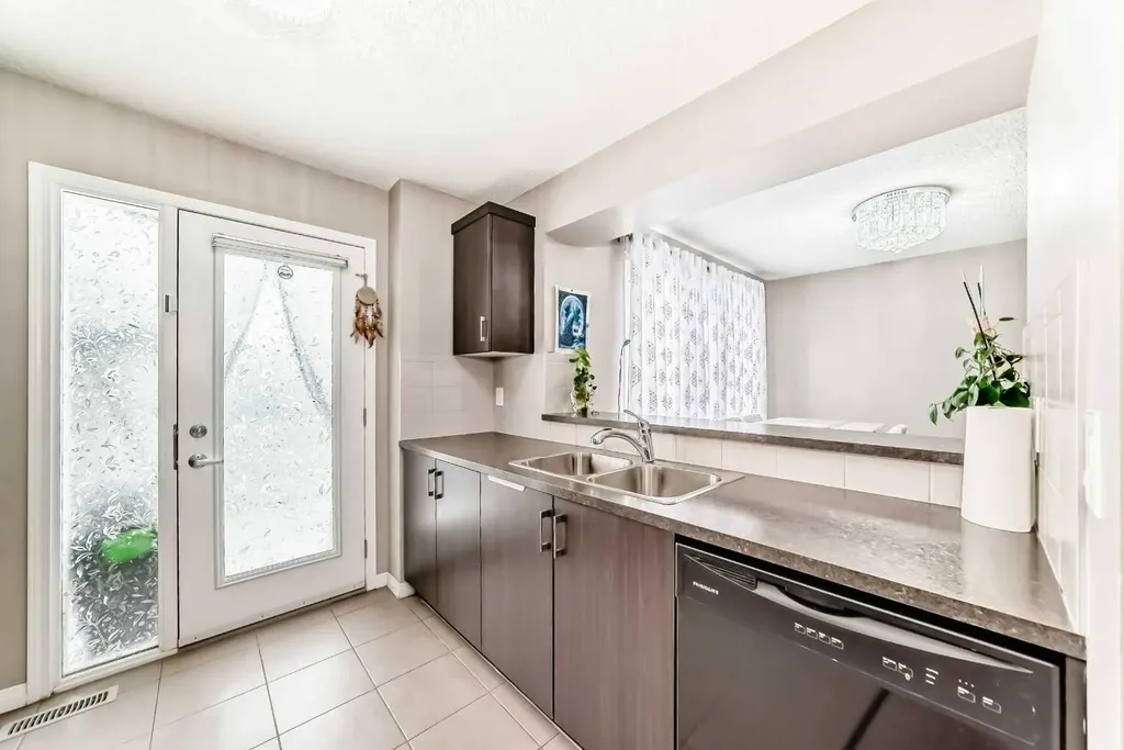 127 Windford Gardens SW Airdrie AB T4B 4A5