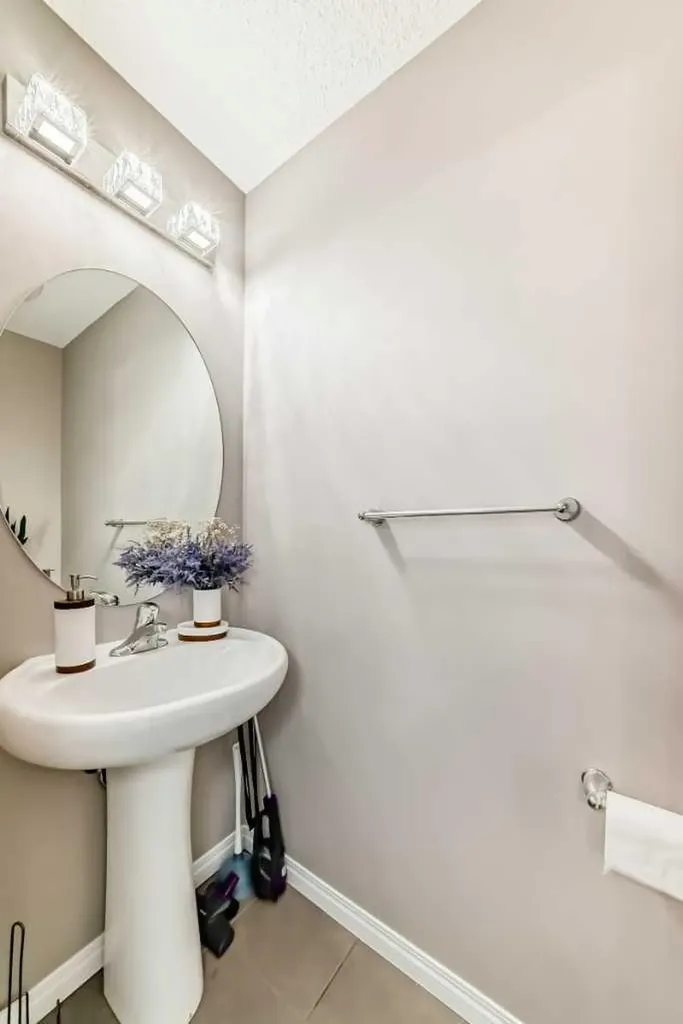 127 Windford Gardens SW Airdrie AB T4B 4A5