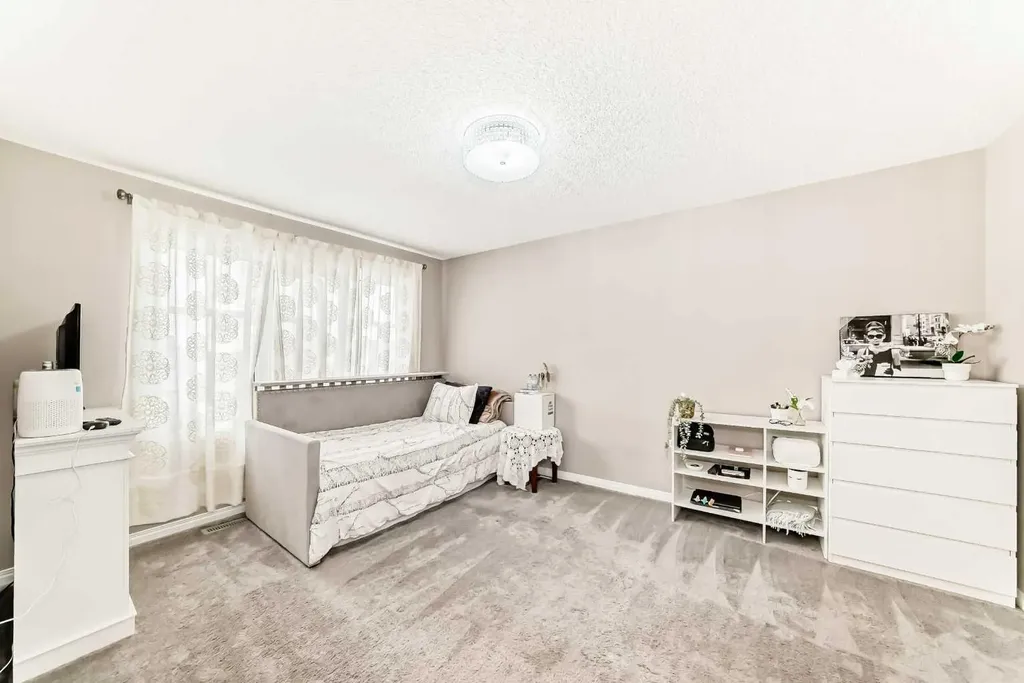 127 Windford Gardens SW Airdrie AB T4B 4A5