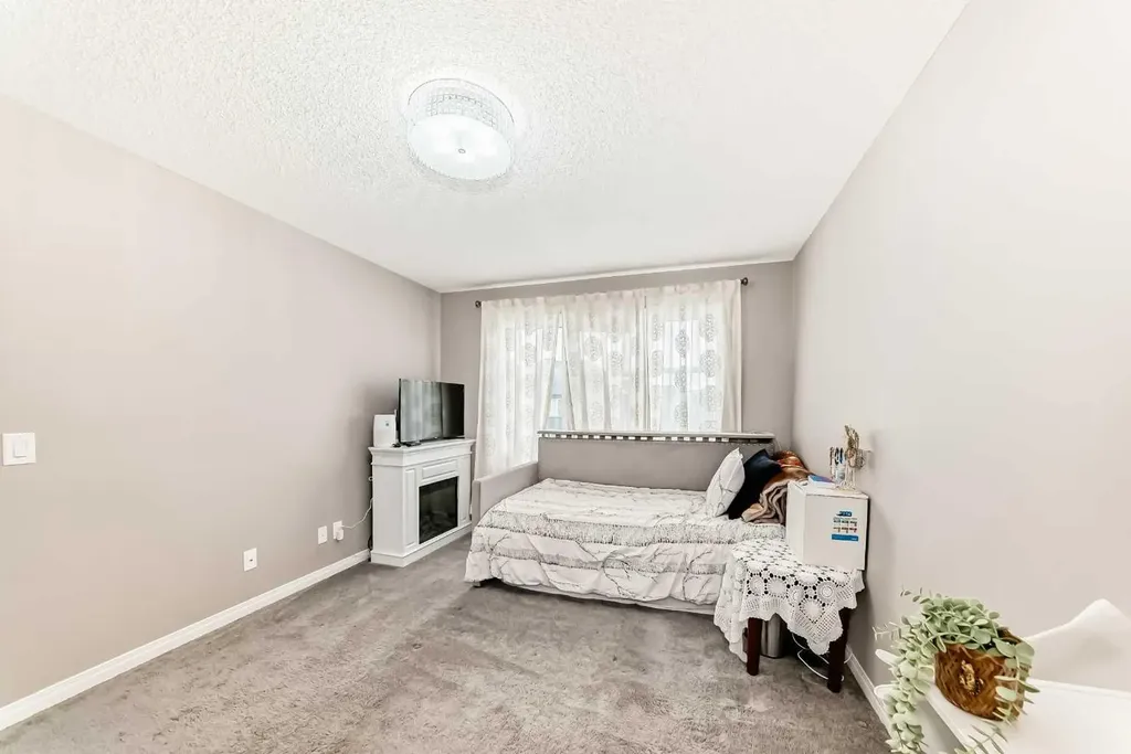 127 Windford Gardens SW Airdrie AB T4B 4A5