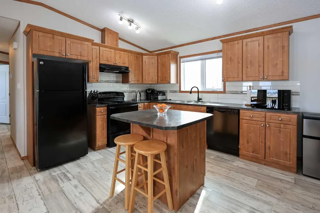 39204 Range Road232.5 Rural Lacombe County AB T0C 0B0