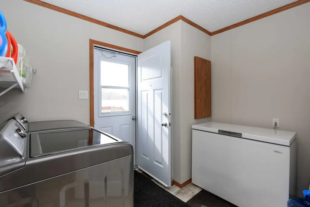 39204 Range Road232.5 Rural Lacombe County AB T0C 0B0