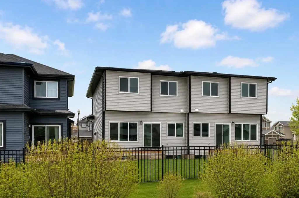 25 Linden Place Rural Red Deer County AB T4E 3C4
