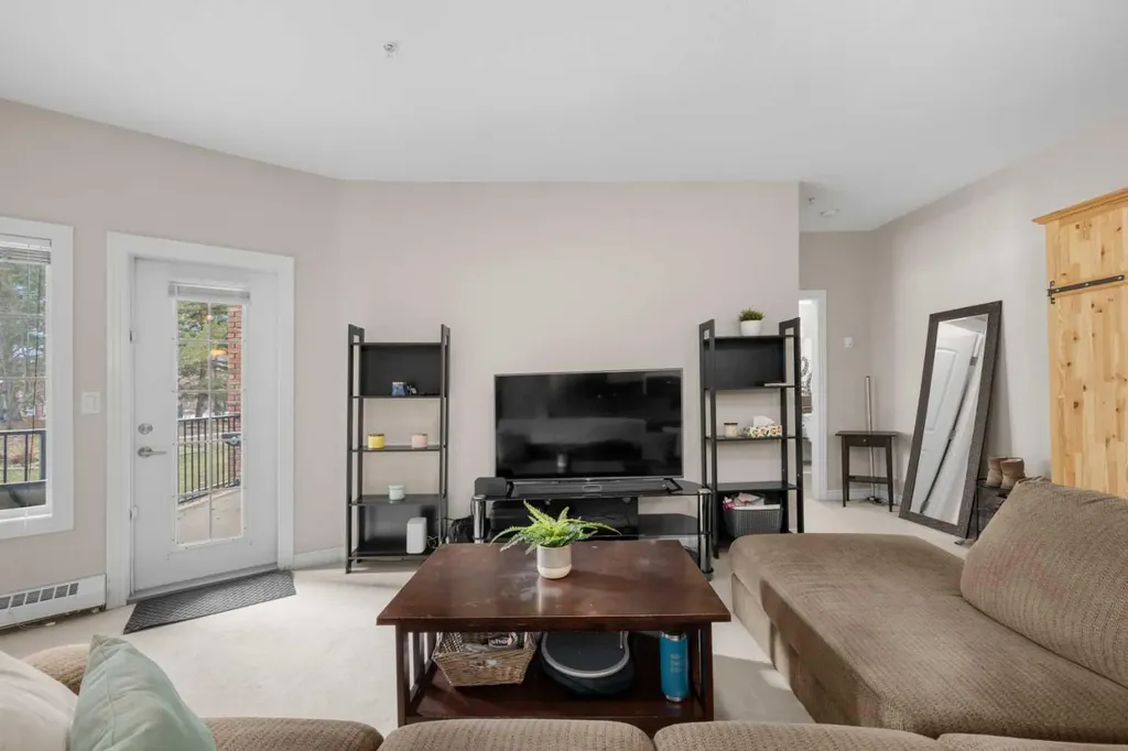 60 Royal Oak Plaza NW Calgary AB T3G 0A7