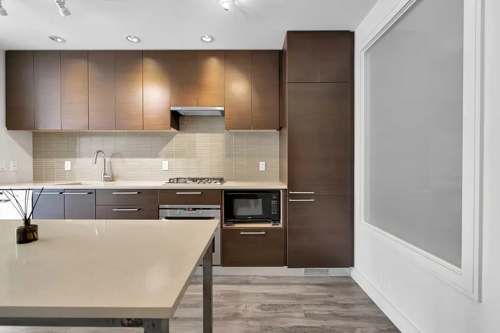 222 Riverfront Avenue SW Calgary AB T2P 0X2