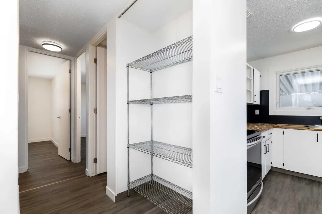 47 Olsen Street Red Deer AB T4N 5B8