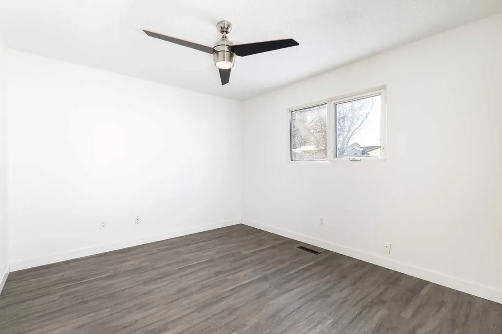 47 Olsen Street Red Deer AB T4N 5B8