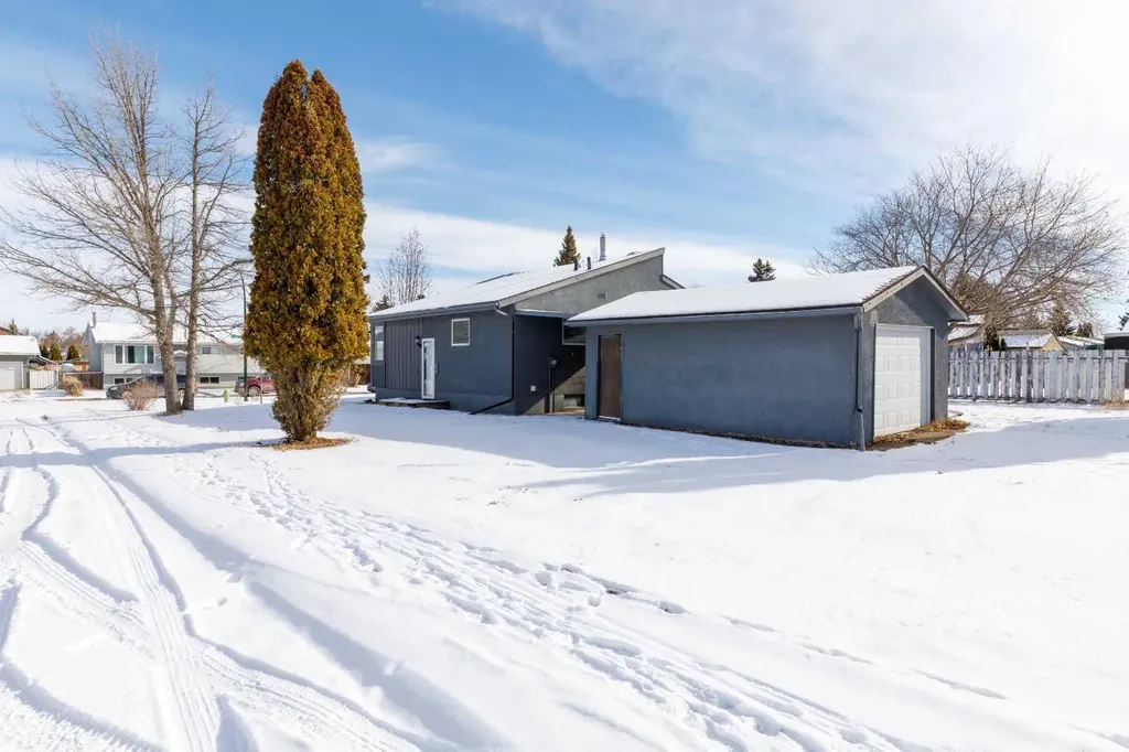 47 Olsen Street Red Deer AB T4N 5B8